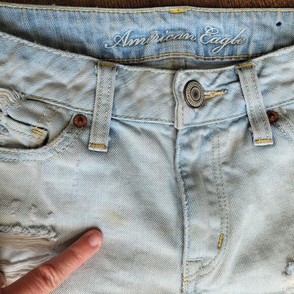 American Eagle Women Size 4 Jean Shorts 6inch Inseam Light Wash Destroyed Denim - Picture 3 of 10